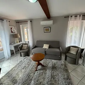 https://chez-anne-marie-et-daniel.midi-pyreneeshotels.com